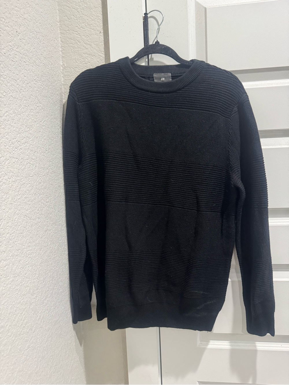 H&M Men’s Black Ribbed Crewneck Sweater - Textured Knit